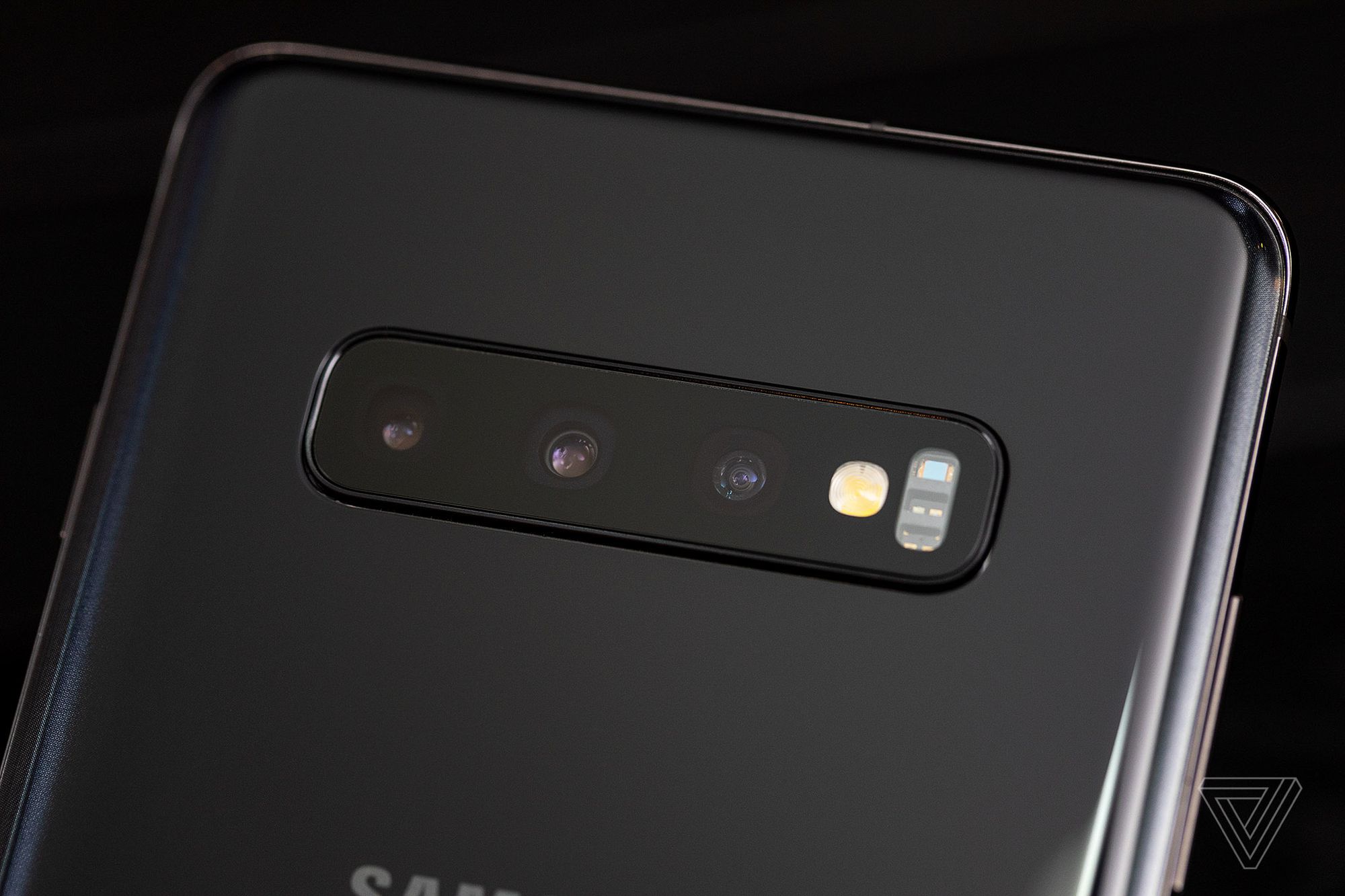 Замена стекла камеры Samsung Galaxy S10, S10e, S10+