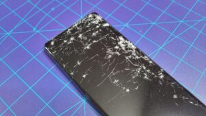 Разбился экран на телефоне Samsung Galaxy S21