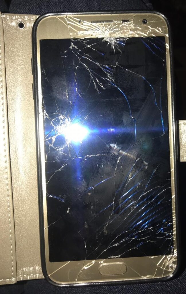 Разбился экран на телефоне Samsung Galaxy J2