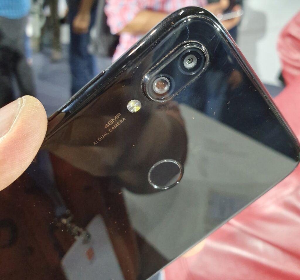 Замена стекла камеры на телефоне Xiaomi Redmi Note 7